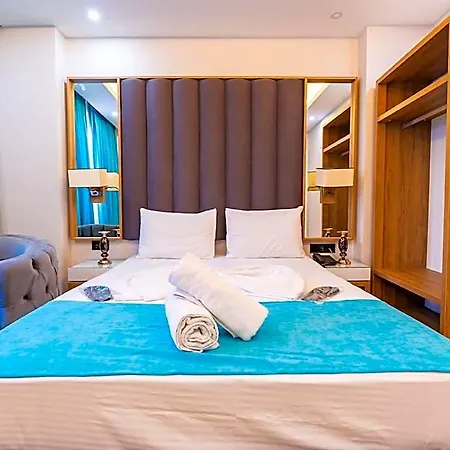 Hotel Black Palace